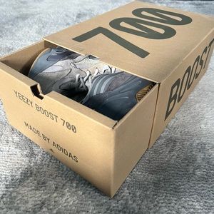 Yeezy Boost 700 V2 ‘Tephra’